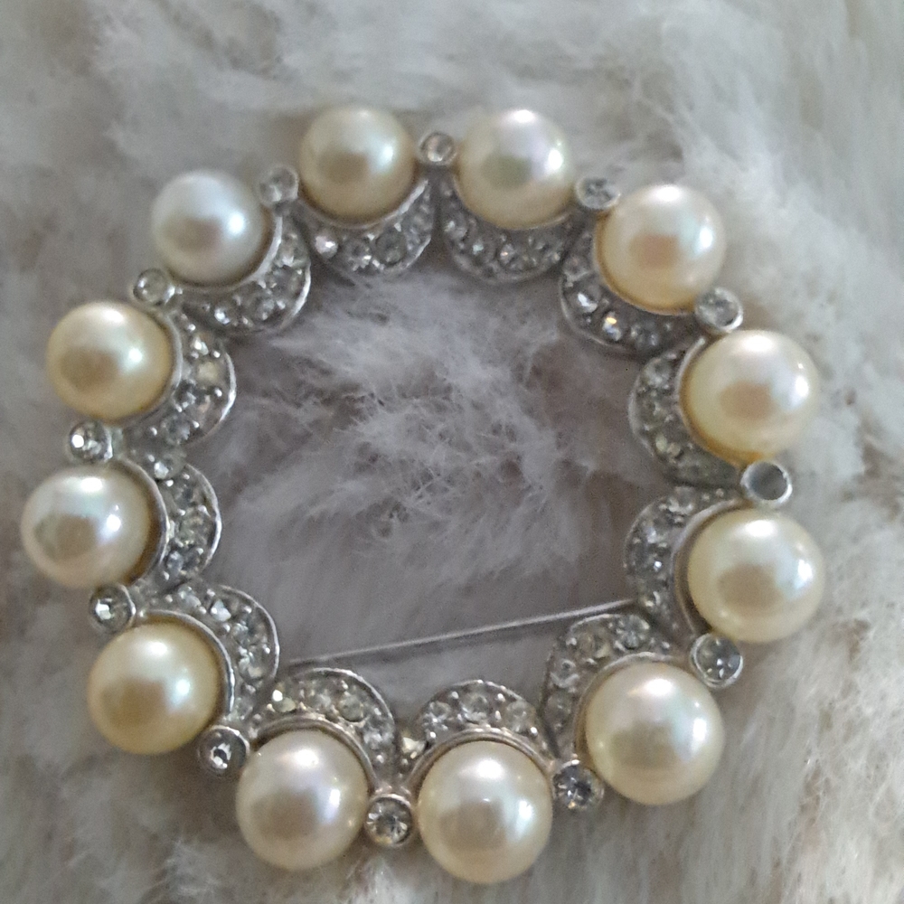 Classic Pearl and Crystal Circle Brooch - Women Jewelry.  Very Old
